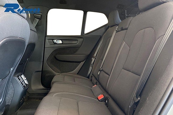 Volvo EX40 13 of 19