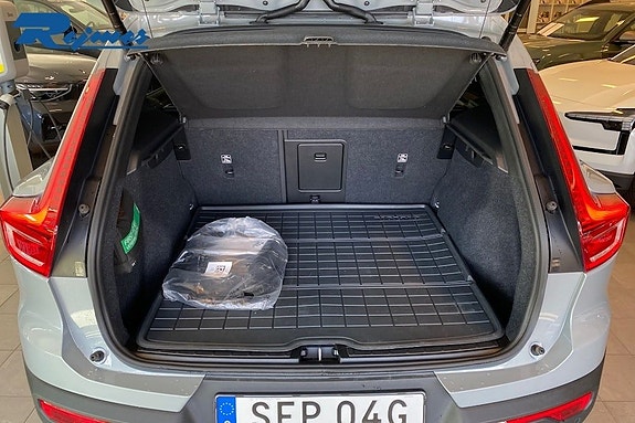 Volvo EX40 14 of 19