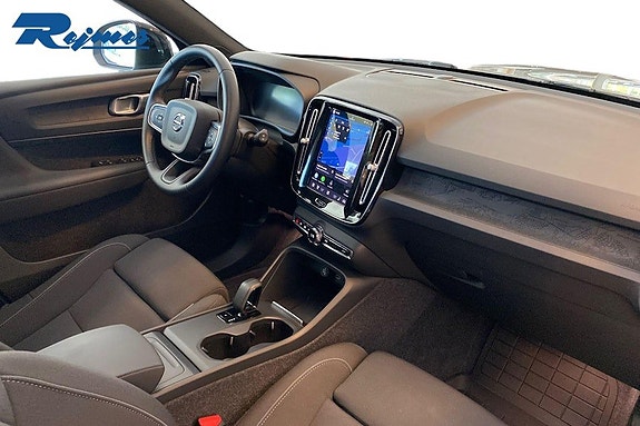 Volvo EX40 11 of 19