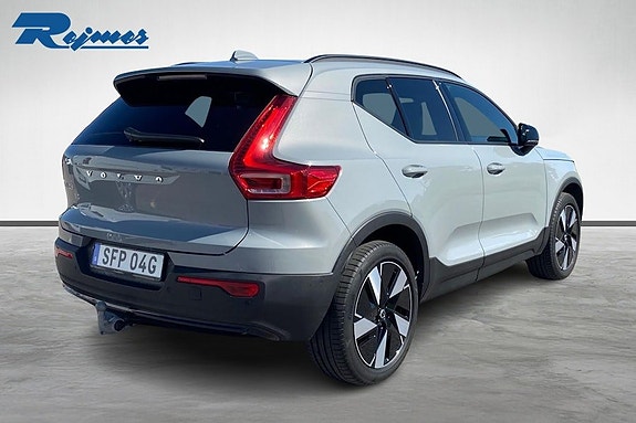 Volvo EX40 2 of 19