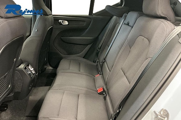 Volvo EX40 7 of 18