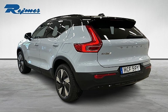 Volvo EX40 2 of 18