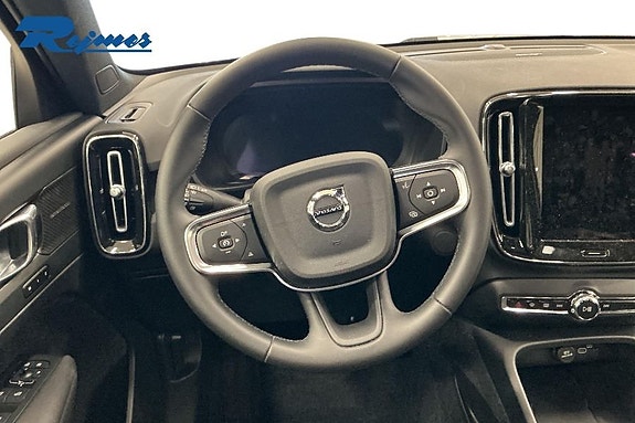 Volvo EX40 9 of 18
