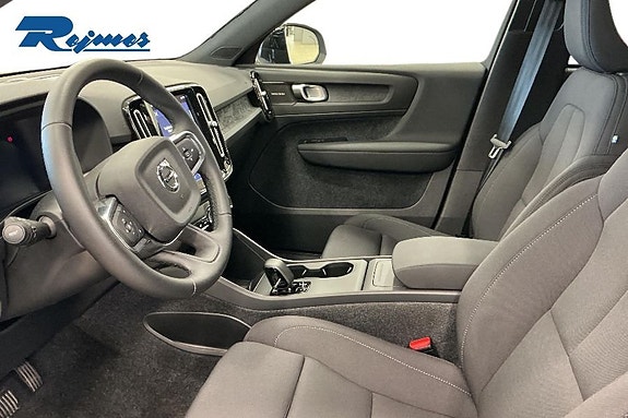Volvo EX40 11 of 18