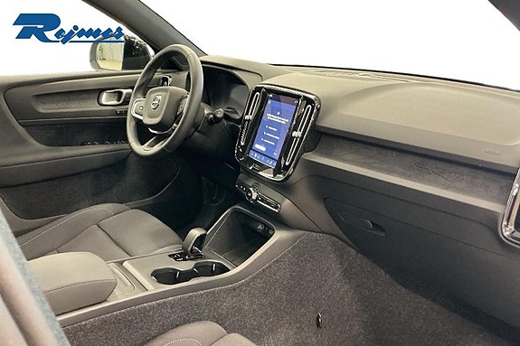 Volvo EX40 6 of 18
