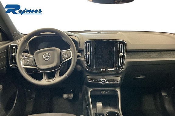 Volvo EX40 8 of 18