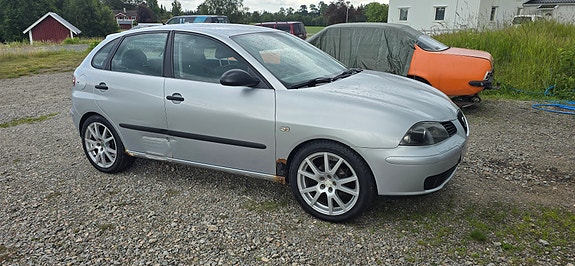 Seat Ibiza 2 of 3