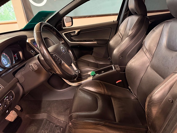 Volvo XC60 11 of 21
