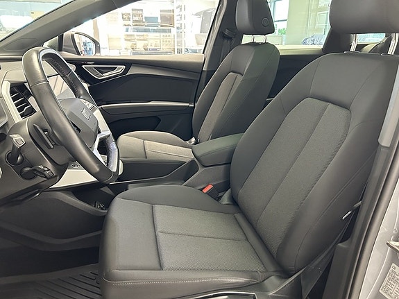 Audi Q4 e-tron 10 of 27