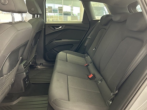 Audi Q4 e-tron 11 of 27