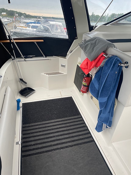 Bayliner 2850 Contessa Sunbridge 4 of 5