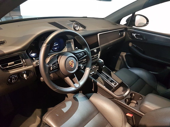 Porsche Macan GTS 8 of 12