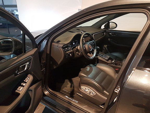 Porsche Macan GTS 6 of 12