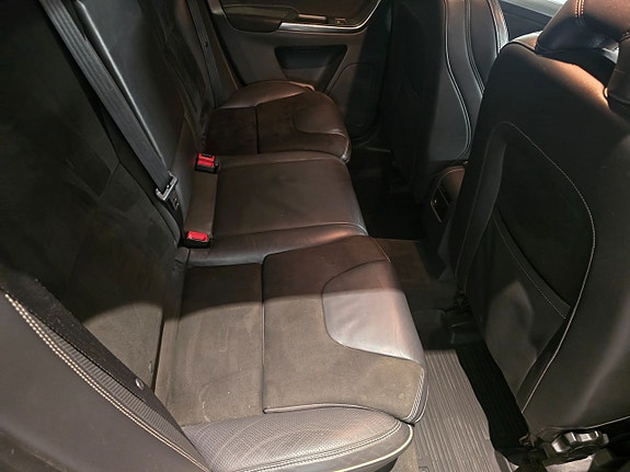 Volvo XC60 14 of 21