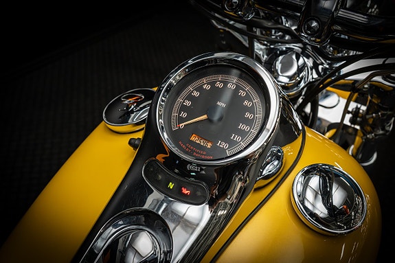 Harley-Davidson Deuce FXSTDI 8 of 13