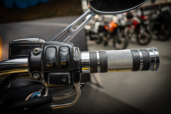 Harley-Davidson Deuce FXSTDI 11 of 13