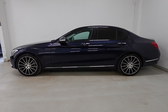 Mercedes-Benz C180 3 of 5
