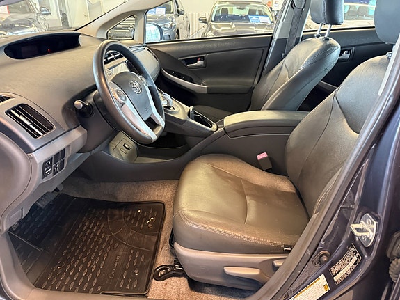 Toyota Prius 6 of 11