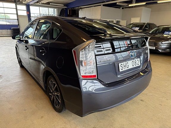 Toyota Prius 5 of 5