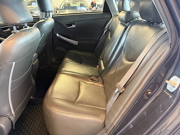 Toyota Prius 7 of 11