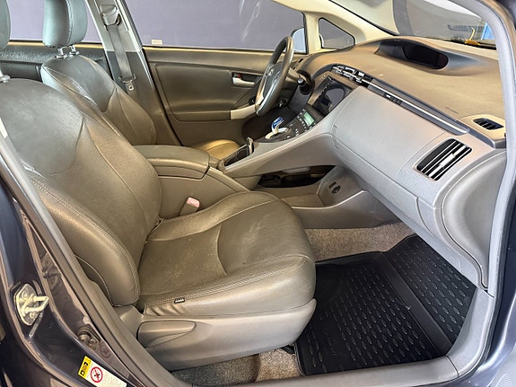 Toyota Prius 8 of 11