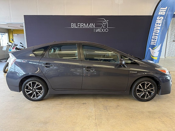 Toyota Prius 3 of 5
