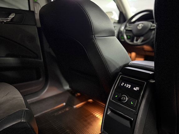 Skoda Superb 16 of 19