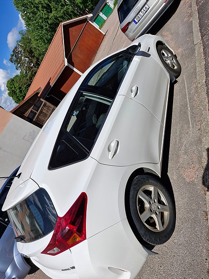 Toyota Auris 2 of 5