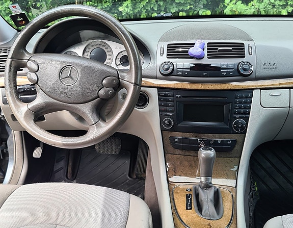Mercedes-Benz E200 7 of 12