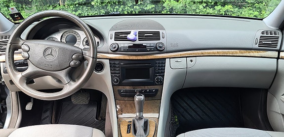 Mercedes-Benz E200 6 of 12