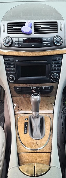 Mercedes-Benz E200 8 of 12