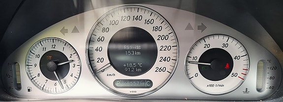 Mercedes-Benz E200 11 of 12
