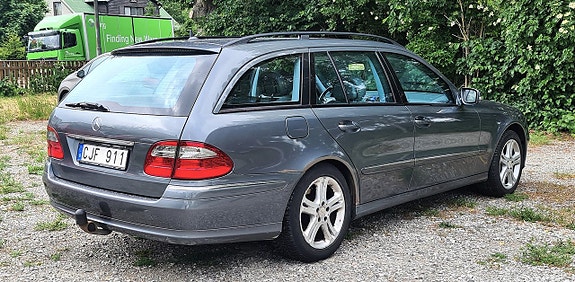 Mercedes-Benz E200 5 of 12