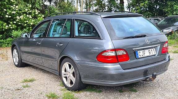 Mercedes-Benz E200 4 of 12