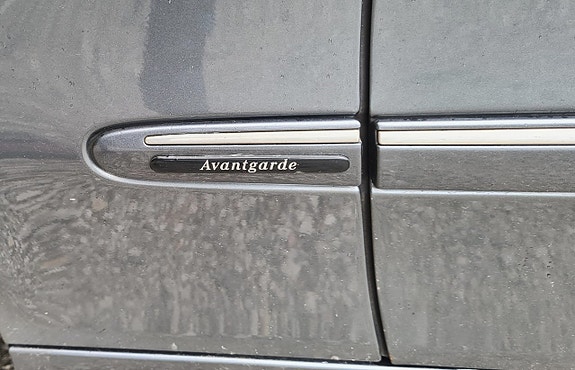 Mercedes-Benz E200 12 of 12