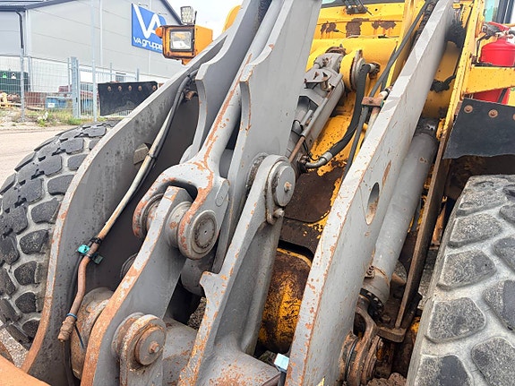 Volvo L 90 C 5 of 5