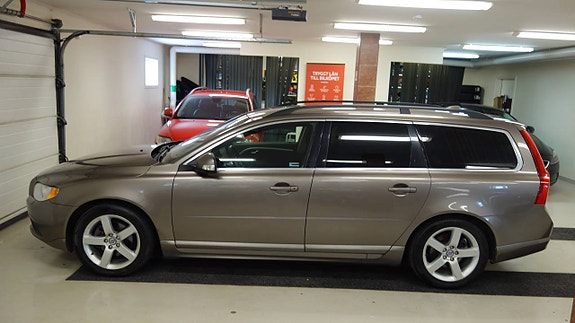 Volvo V70 4 of 10