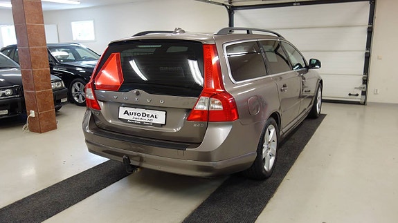 Volvo V70 8 of 10