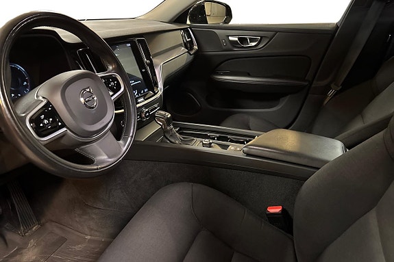 Volvo V60 Cross Country 8 of 14