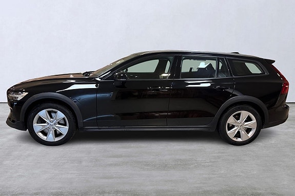 Volvo V60 Cross Country 2 of 5