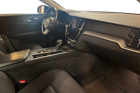 Volvo V60 Cross Country 10 of 14