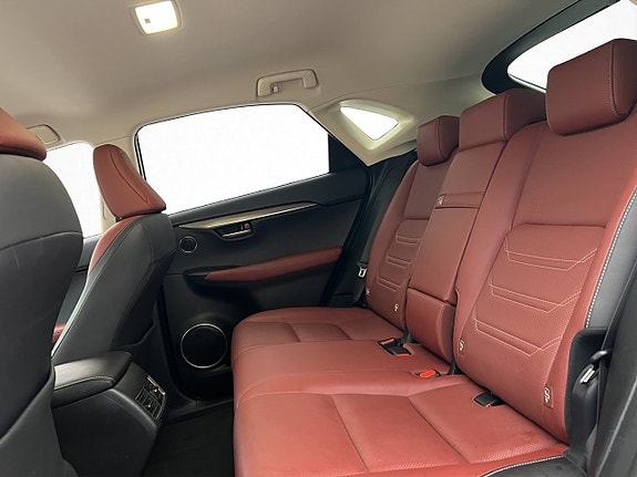 Lexus NX300h 28 of 30