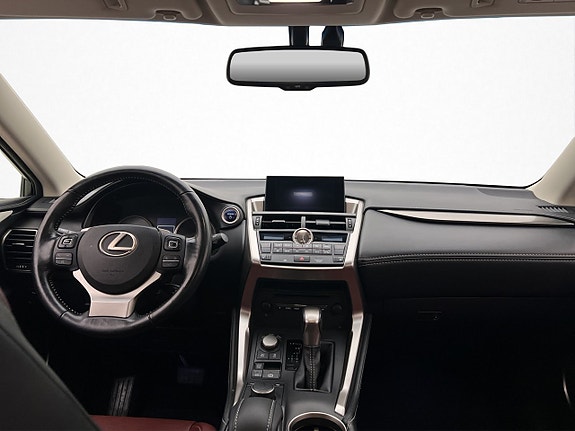Lexus NX300h 12 of 30