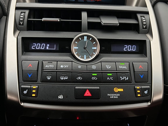 Lexus NX300h 23 of 30