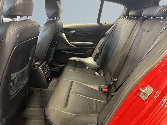 BMW 120i 11 of 19