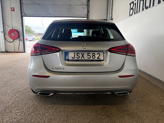 Mercedes-Benz A180 d 4 of 5