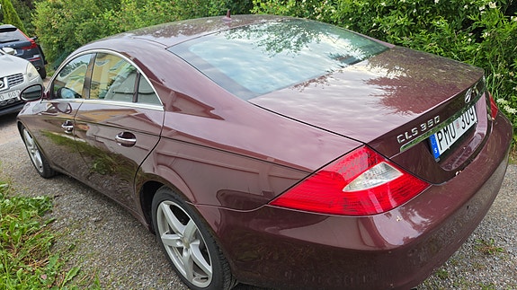 Mercedes-Benz CLS350 3 of 5