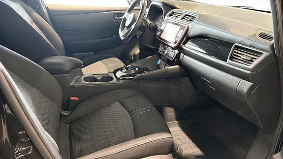 Nissan Leaf 3 of 5