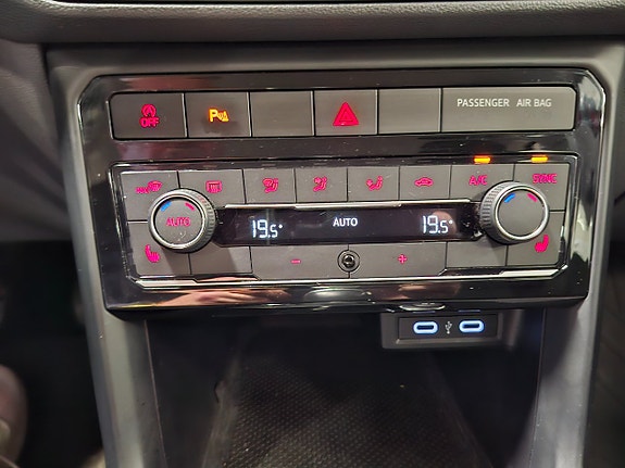 Volkswagen T-Cross 24 of 30