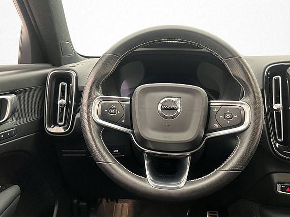 Volvo XC40 13 of 30